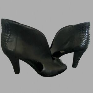 Elliott Lucca  Allesandra Black Leather Woven Open Toe Heels. Sz 10